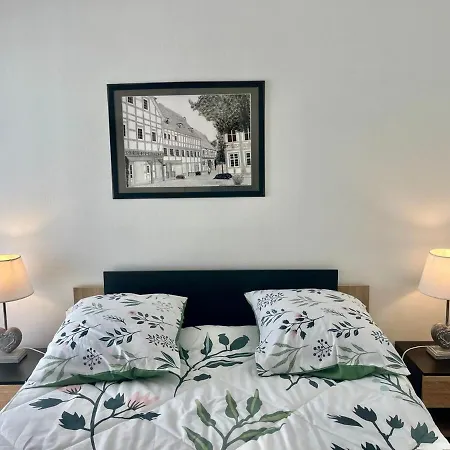 Le Lys D'or Yourhosthelper *