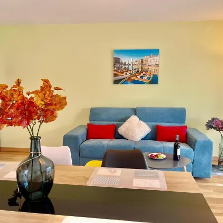 Le Lys D'or Yourhosthelper * كان